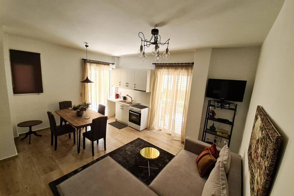 Modern Apt In The Heart Of Glyfada - Literally!! Atenas Exterior foto